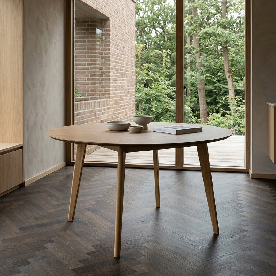 Roxby Spisebord i Eg Egetræ & Stel i Mat Bejdset Eg Gummitræ fra Actona | Ø140x76 cm - Billede 1