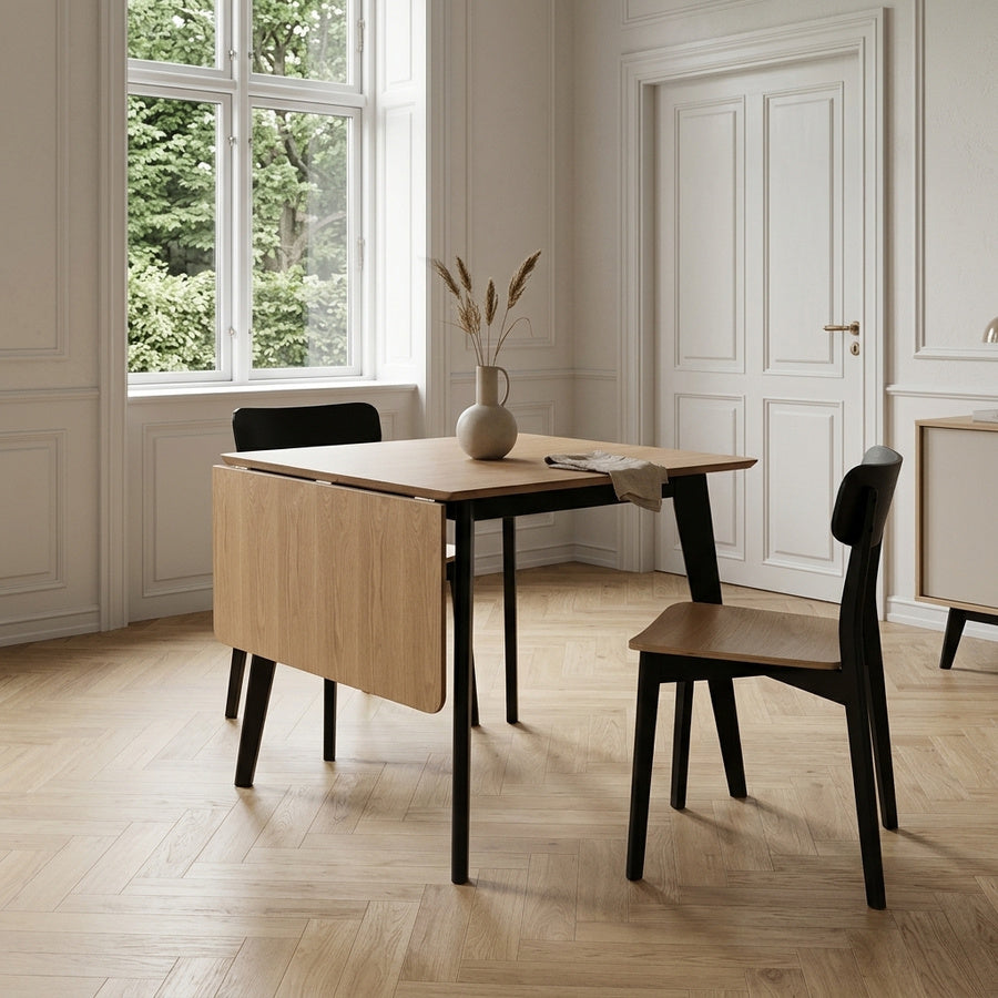Roxby Spisebord i Natur Egetræ med Tillægsplade Opbevaring & Stel i Sort Gummitræ fra Actona | L80-120xB80xH76cm - Billede 1