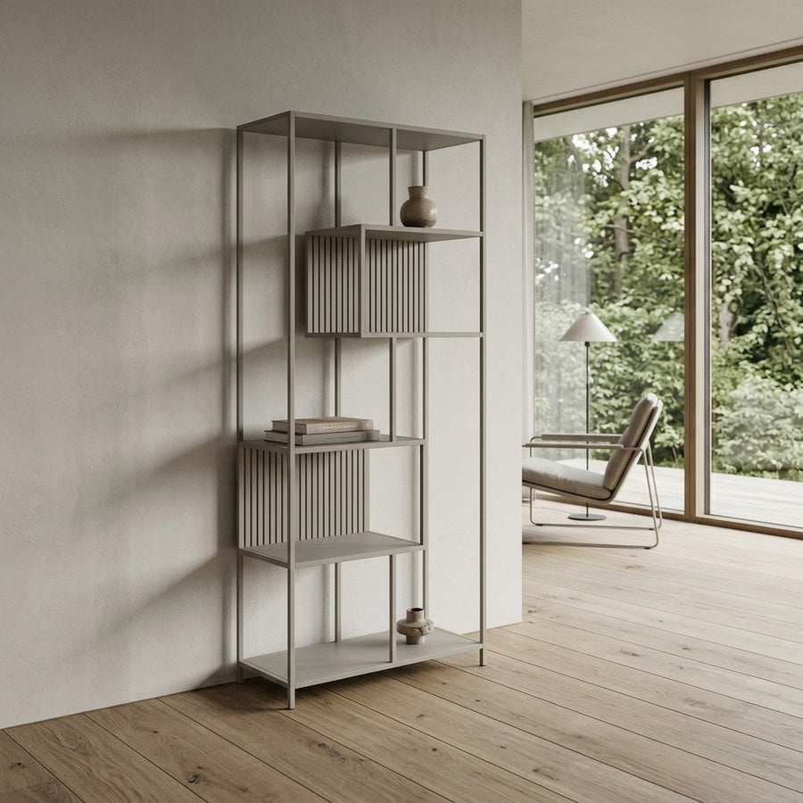 Seaford Reol i Grå Melamin med Asymmetrisk Opsætning & Vendbar Bagpanel & Stel i Grå Stål fra Actona | B77xD35xH185cm - Billede 1