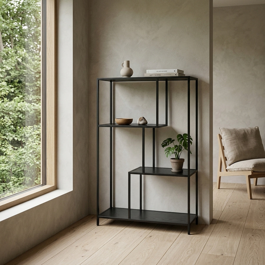 Seaford Reol i Sort Ask Melamin med Asymmetrisk Opsætning & Stel i Sort Stål fra Actona | B77xD35xH114cm - Billede 1