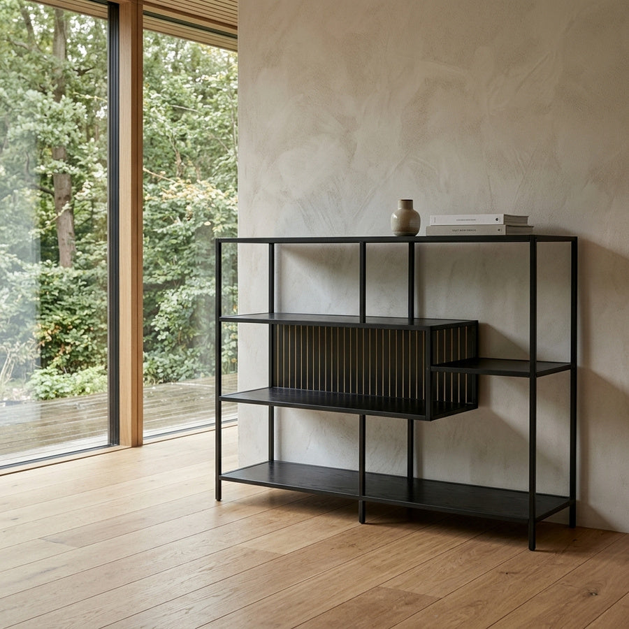 Seaford Reol i Sort Ask Melamin med Asymmetrisk Opsætning & Vendbar Bagpanel & Stel i Mat Sort Stål fra Actona | B114xD35xH78cm - Billede 1