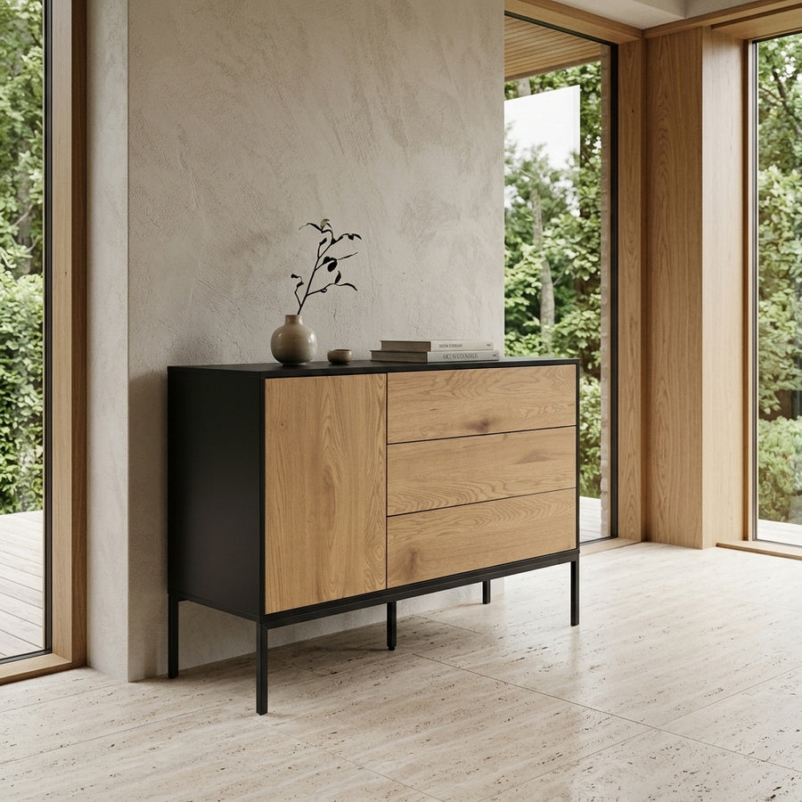 Seaford Skænk i Sort MDF med Døre & Skuffer i Mat Vild Eg Papir & Stel i Sort Stål fra Actona | B120xD40xH82cm - Billede 1