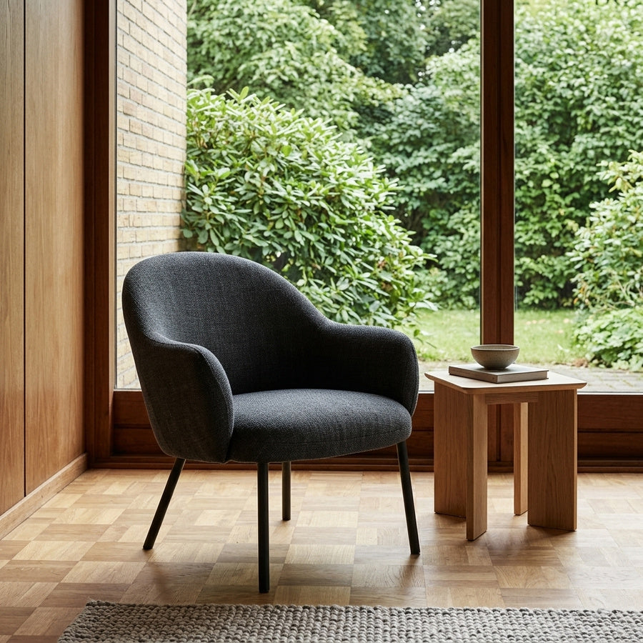 Spencer Lounge Stol i Mørkegrå Stof med Armlæn og Stel i Sort Stål fra Actona | 70x75x75cm - Billede 1
