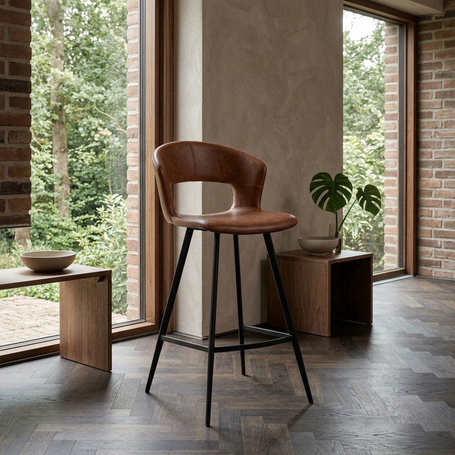 Tora Barstol i Cognac Imiteret Læder & Sort Stel fra House Of Sander | H90,5 x B53 x L53 cm - Billede 1