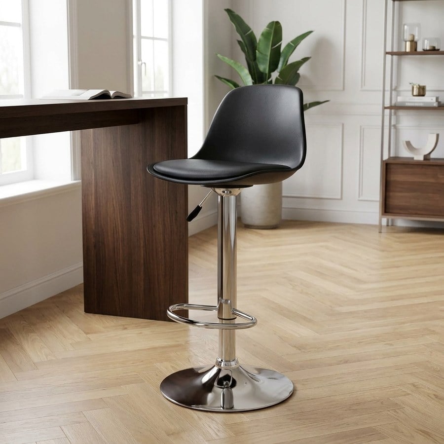 Trondheim Barstol i Sort PU Læder med Chrome Ben fra House Nordic | H82-104cm 43x47x41 cm