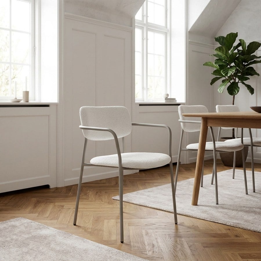 Zama Spisebordsstol med Armlæn i Hvidt Stof og Gråt Metalstel fra Unique Furniture | B54,5xH77xD53,5cm