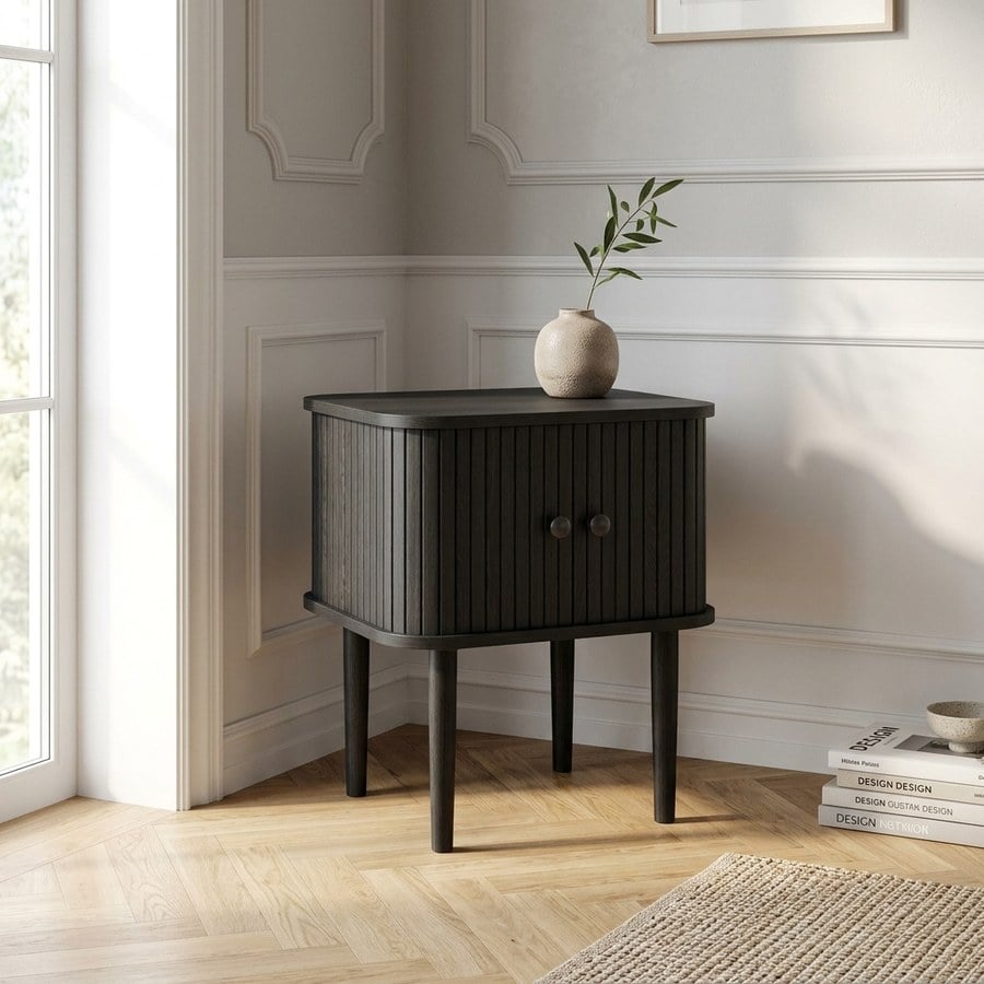 Nikko Hjørnebord i Sort MDF &amp; Fyrretræ med 2 Låger fra House Nordic | L45xB40xH50,5 cm