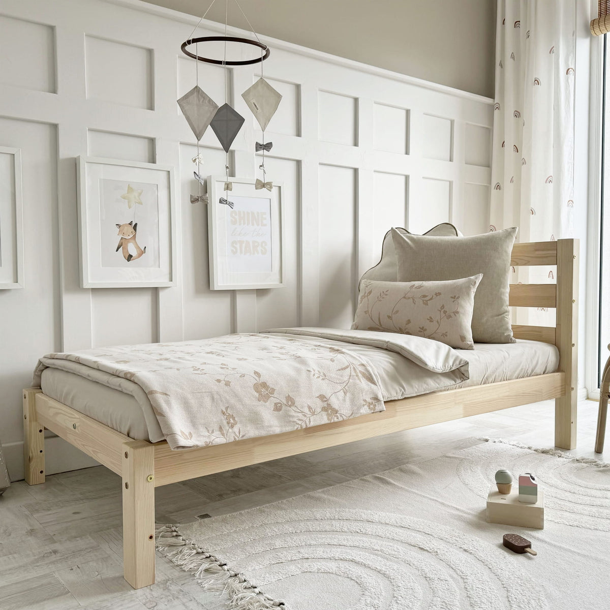 Børneseng Simple Barierra i Limet Fyrretræ fra Raw Kids, billede 1 fra Unique Beds, Home & Living