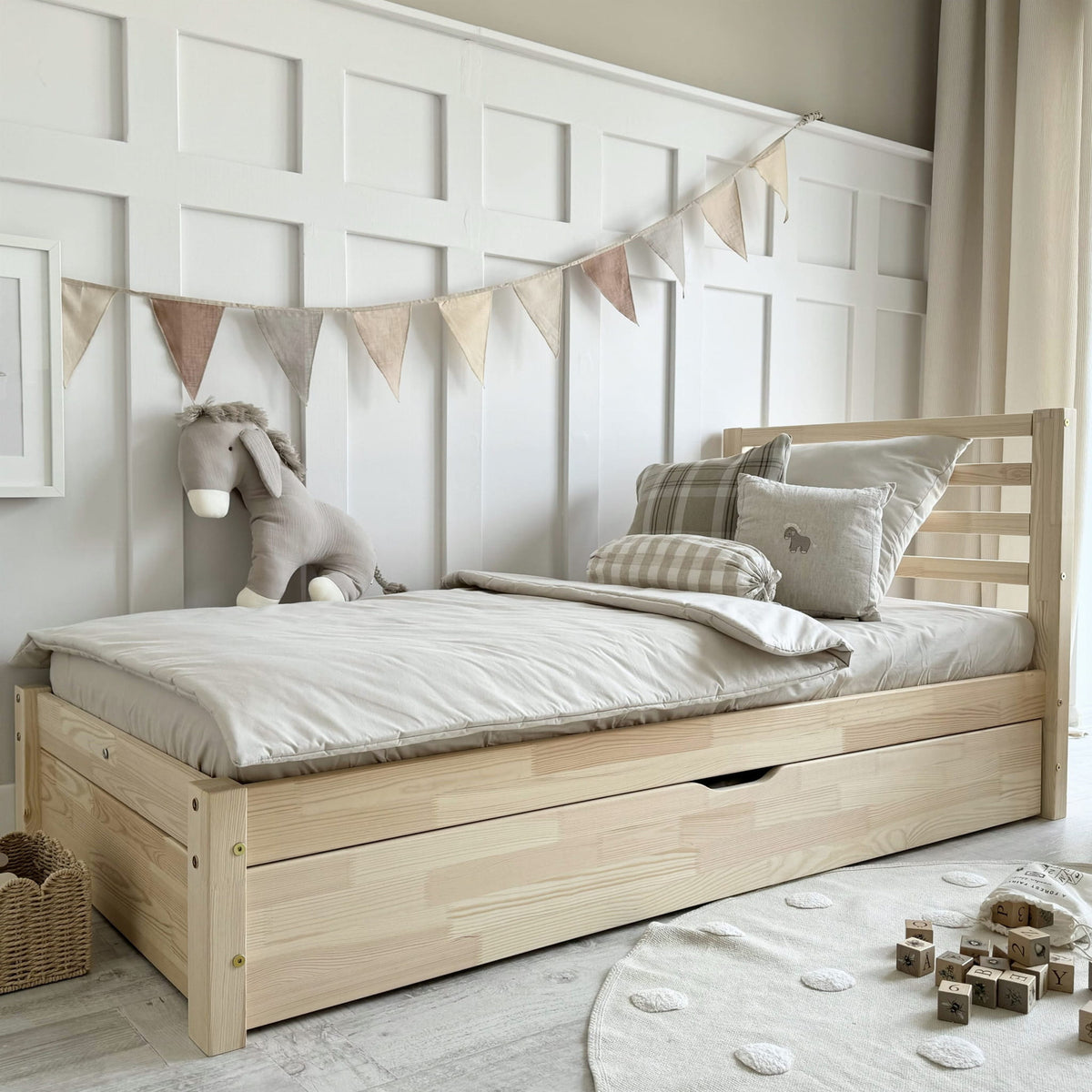 Børneseng Simple Fello Plus med Skuffe i Limet Fyrretræ fra Raw Kids, billede 1 fra Unique Beds, Home & Living