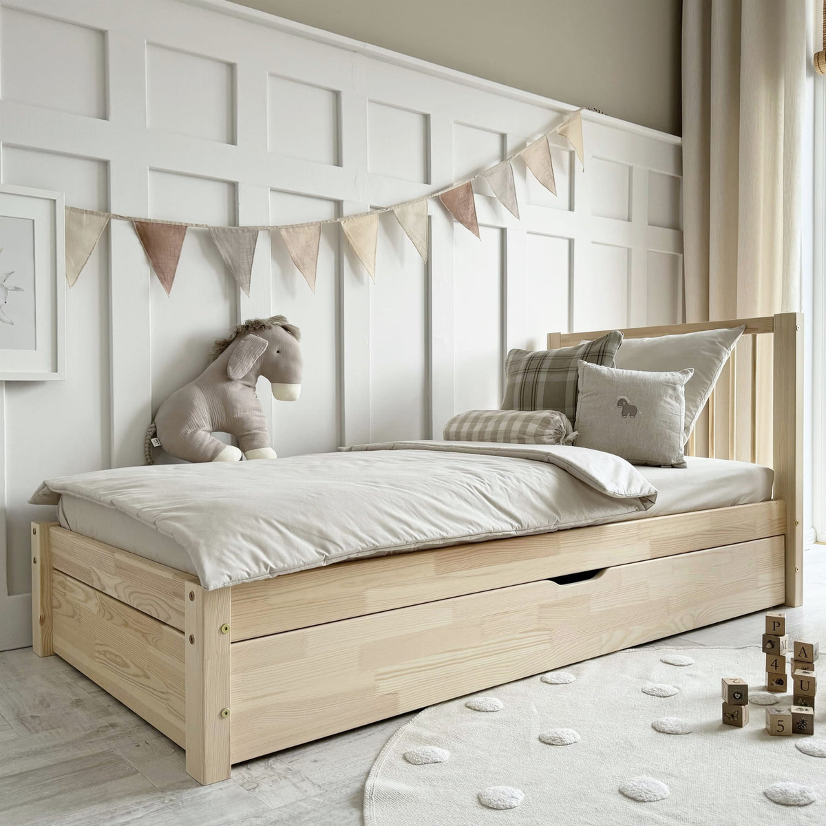 Børneseng Simple Rungs Plus med Skuffe i Limet Fyrretræ fra Raw Kids, billede 1 fra Unique Beds, Home & Living