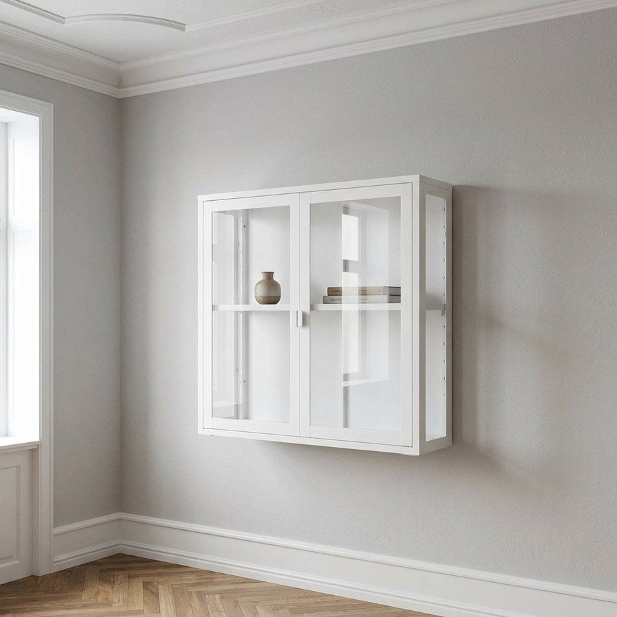 Brisbane Hængende Vitrineskab i Hvid Stål & Glas med 2 Glaslåger fra House Nordic | B80xL18xH80 cm