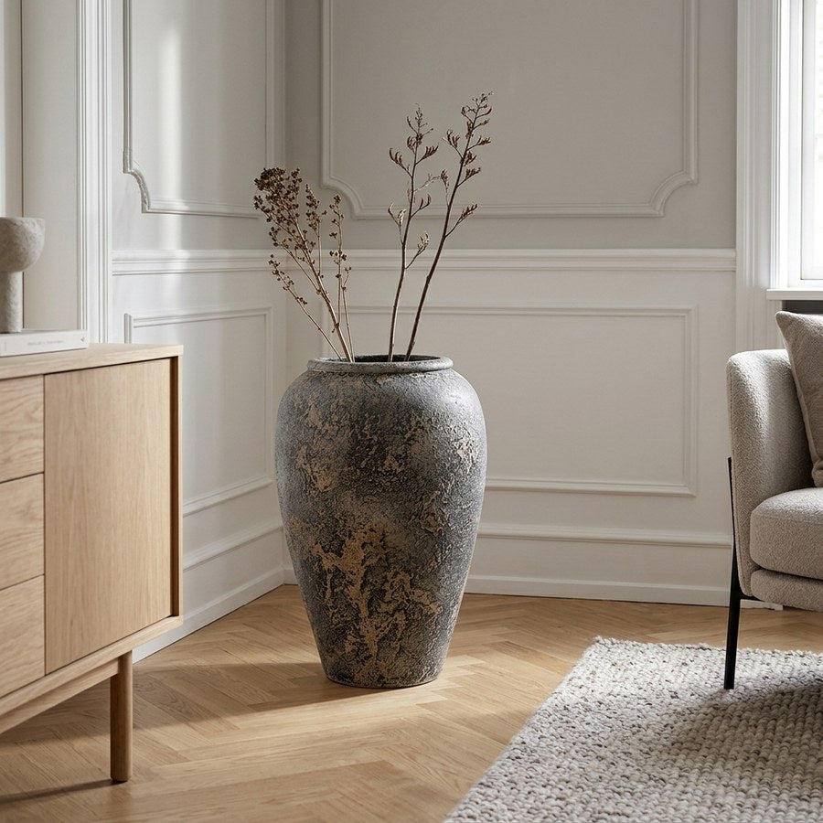Capelo Dekorationskrukke i Grå Terracotta fra House Nordic | Ø47xH69 cm