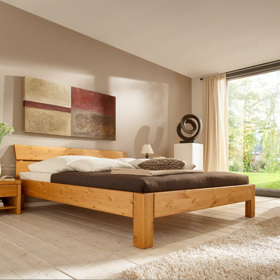 Clean Line Square Snedker Sengeramme i Fyr Lud Olie fra Raw Sleep med todelt sengegavl – miljøbillede fra Unique Beds, Home & Living
