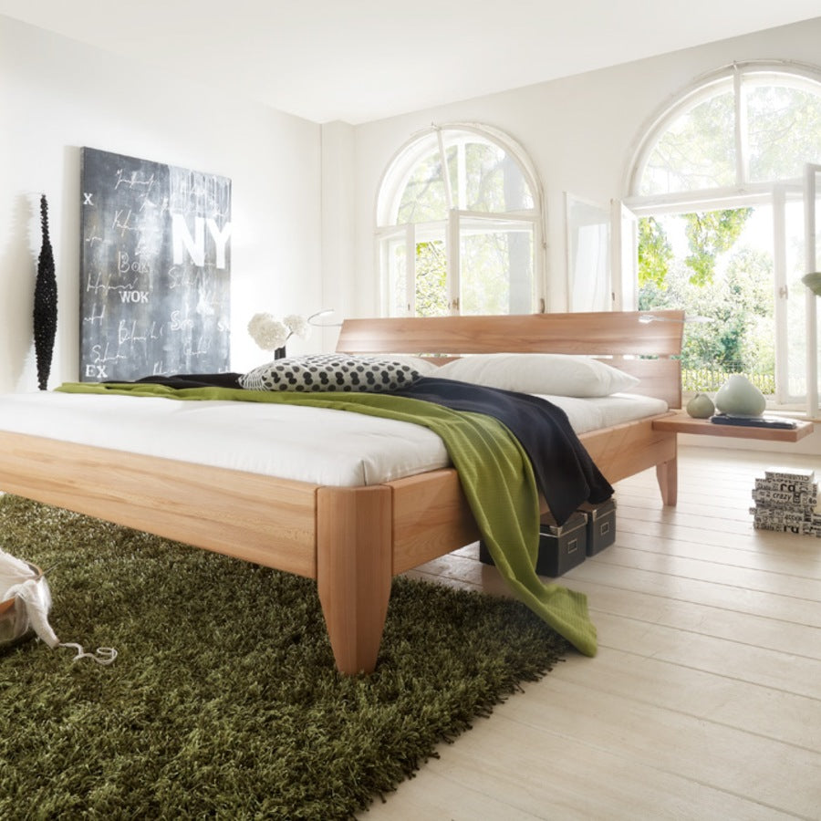 Clean Line Tip Snedker Sengeramme i Kernebøg Stavlimet fra Raw Sleep med todelt sengegavl i soveværelse – miljøbillede 2 fra Unique Beds, Home & Living