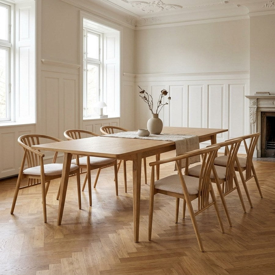 Darwin Spisebordssæt med Agustin Spisebordsstole i Natur Egetræ fra House Nordic | 6 Stole & 1 Bord