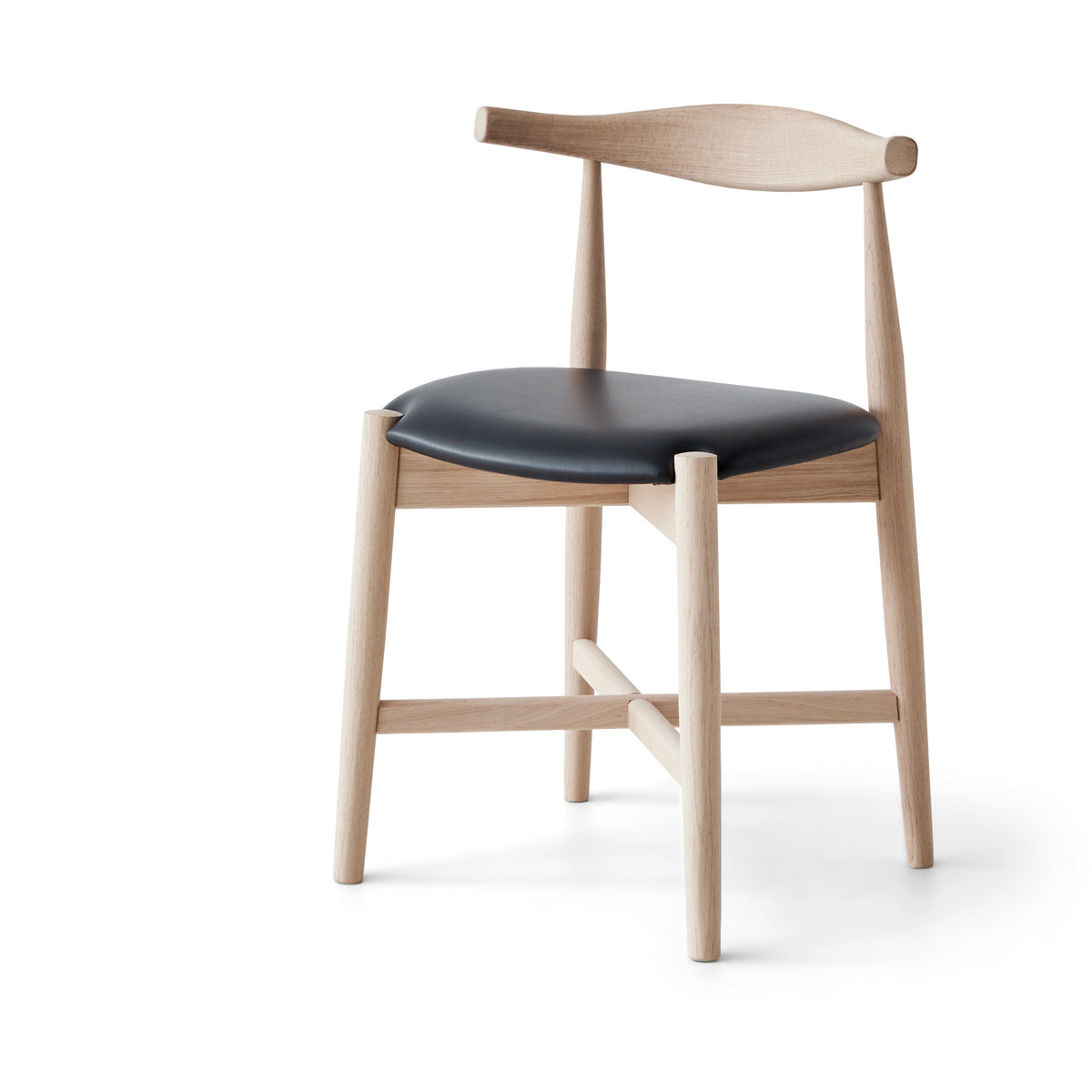 Eg, sæbebehandlet / Sydney sort læder – Dora Spisebordsstol i Massiv Bøg eller Massiv Eg med Valgfrit Sæde fra Findahl by Hammel – fra Unique Beds, Home & Living