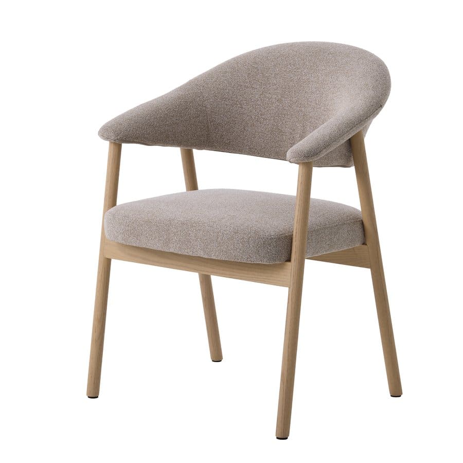 Elk Spisebordsstol med Armlæn i Massiv Hvidpigmenteret Egetræ og Sand Møbelstof fra Unique Furniture | B63xD63xH81cm