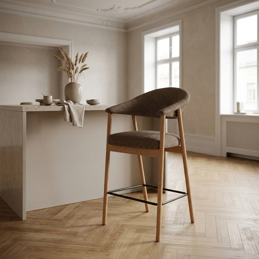 Elk Counterstol i Mørk Taupe Stof & Ben i Natur Egetræ fra Unique Furniture | B57xD56xH104 cm