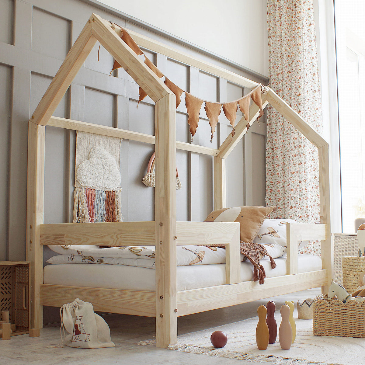 Barierra Duo Husseng med Midterindgang i Limet Fyrretræ i Flere Farver fra Raw Kids i farven Natur – fra Unique Beds, Home & Living