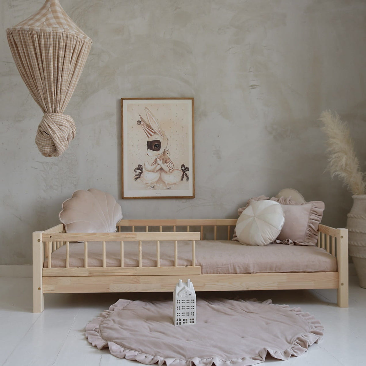 Basic Bello Børneseng i Limet Fyrretræ i Flere Farver fra Raw Kids i farven Natur – fra Unique Beds, Home & Living
