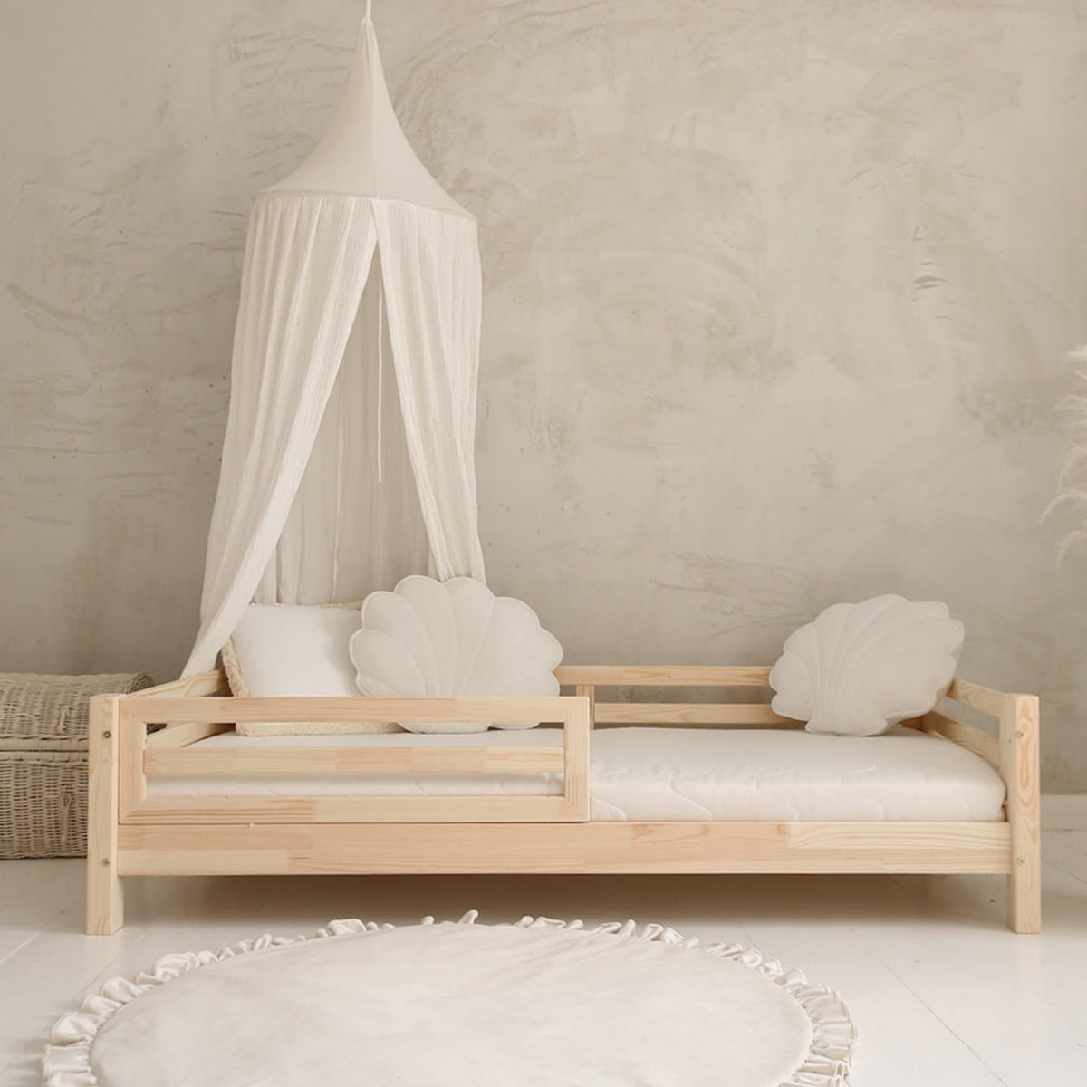 Basic Fello Børneseng i Limet Fyrretræ i Flere Farver fra Raw Kids i farven Natur – fra Unique Beds, Home & Living