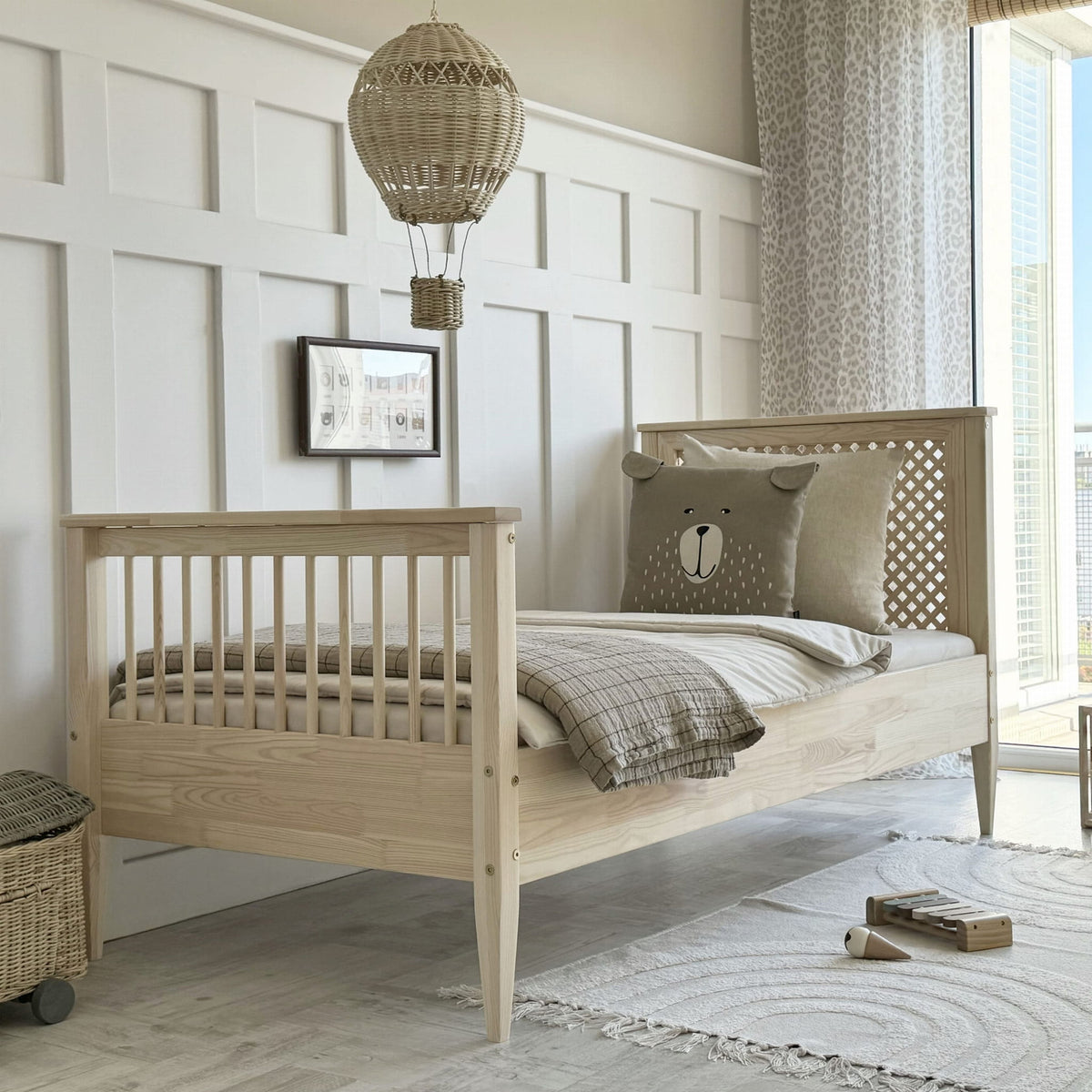 Boho Grid Børneseng i Limet Fyrretræ i Flere Farver fra Raw Kids i farven Natur – fra Unique Beds, Home & Living