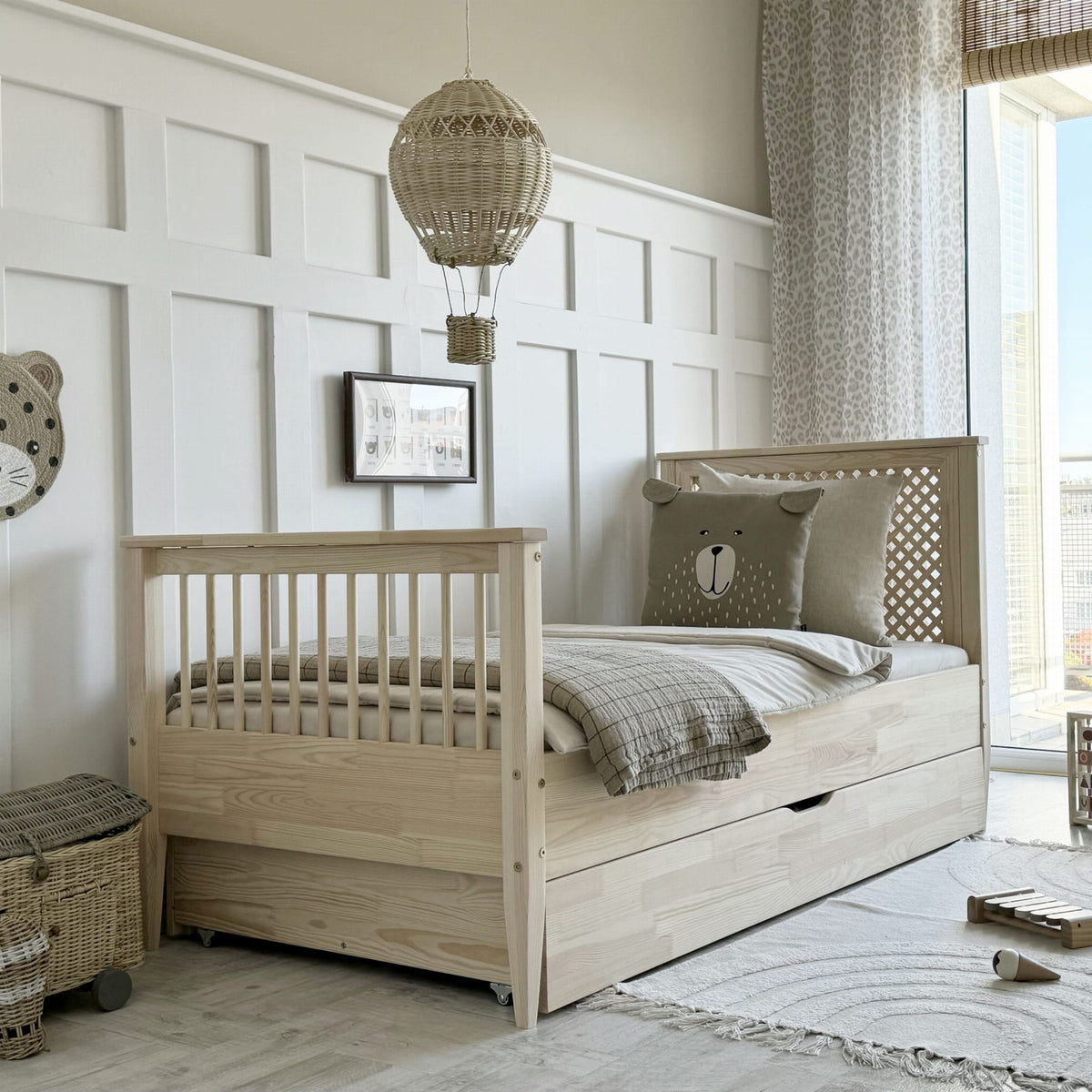 Boho Grid Plus Børneseng med Skuffe i Limet Fyrretræ i Flere Farver fra Raw Kids i farven Natur – fra Unique Beds, Home & Living