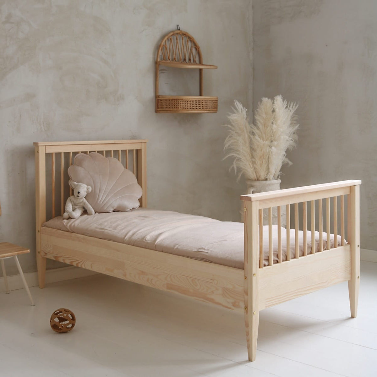 Boho Børneseng med Rund Gavl i Limet Fyrretræ i Flere Farver fra Raw Kids i farven Natur – fra Unique Beds, Home & Living