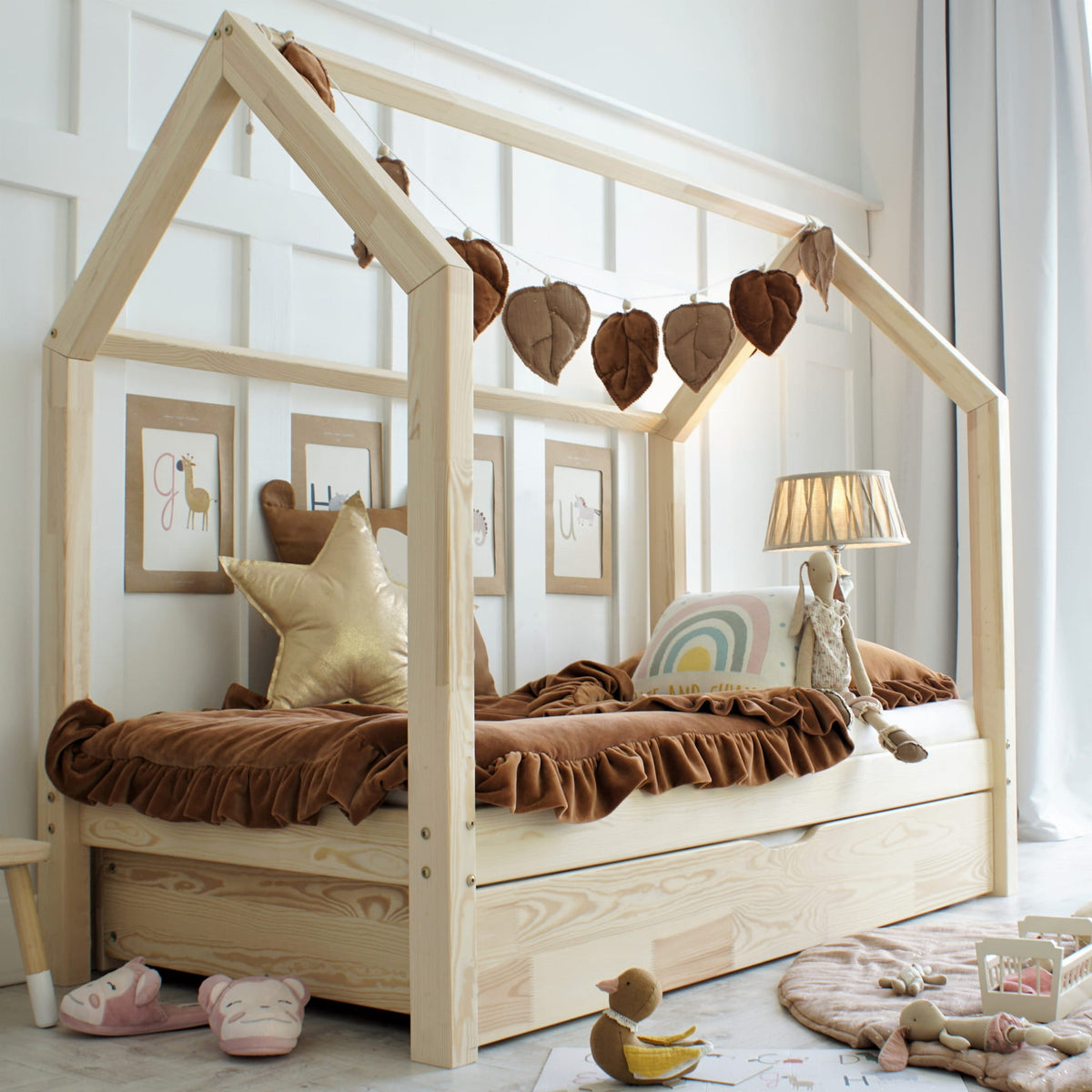 Classic Plus Husseng med Skuffe i Limet Fyrretræ i Flere Farver fra Raw Kids i farven Natur – fra Unique Beds, Home & Living