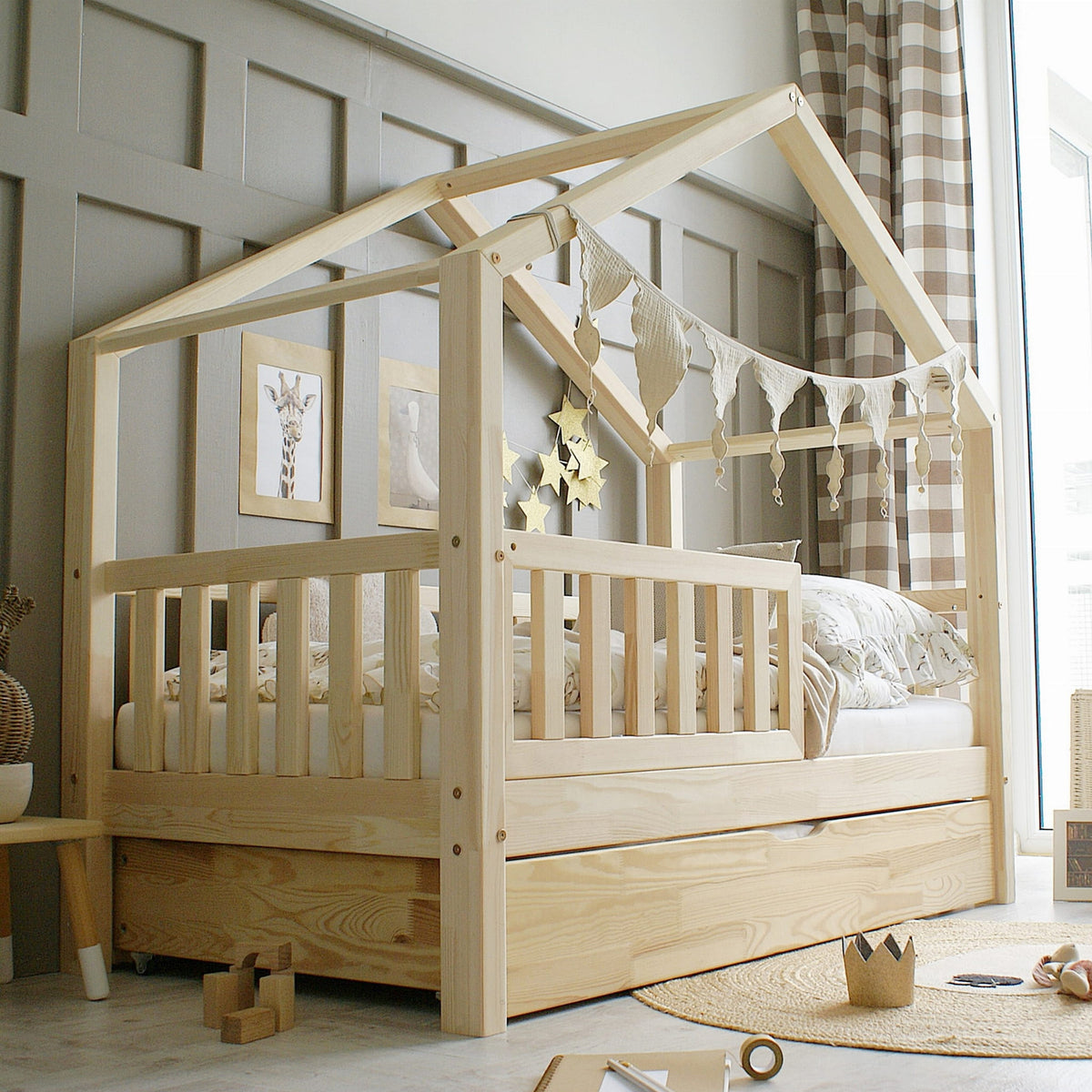 Husseng Plus med Hegn og Skuffe i Limet Fyrretræ i Flere Farver fra Raw Kids i farven Natur – fra Unique Beds, Home & Living