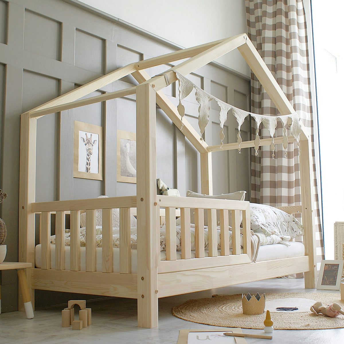 Husseng med Hegn i Limet Fyrretræ i Flere Farver fra Raw Kids i farven Natur – fra Unique Beds, Home & Living