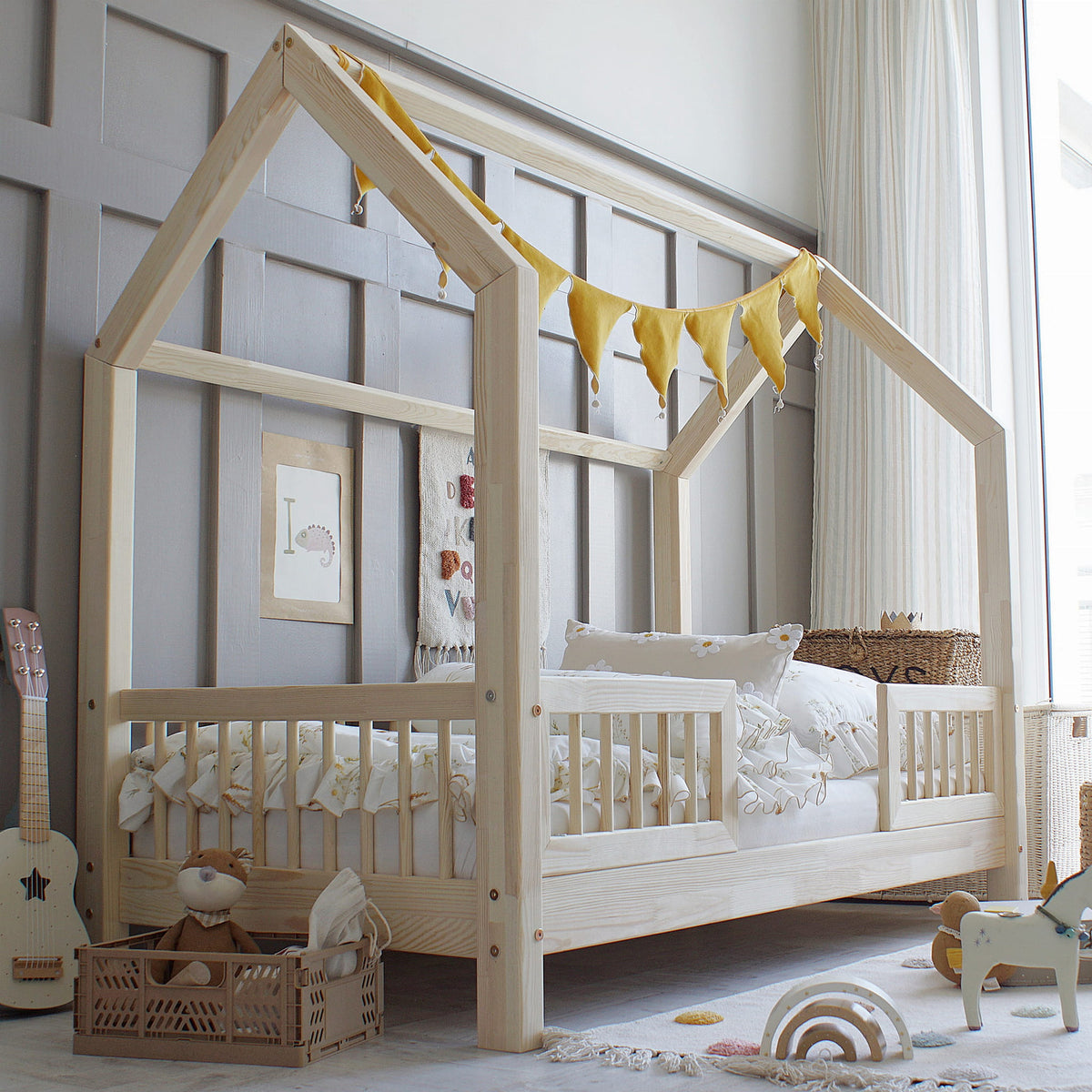 Pioli Duo Husseng med Midterindgang i Limet Fyrretræ i Flere Farver fra Raw Kids i farven Natur – fra Unique Beds, Home & Living