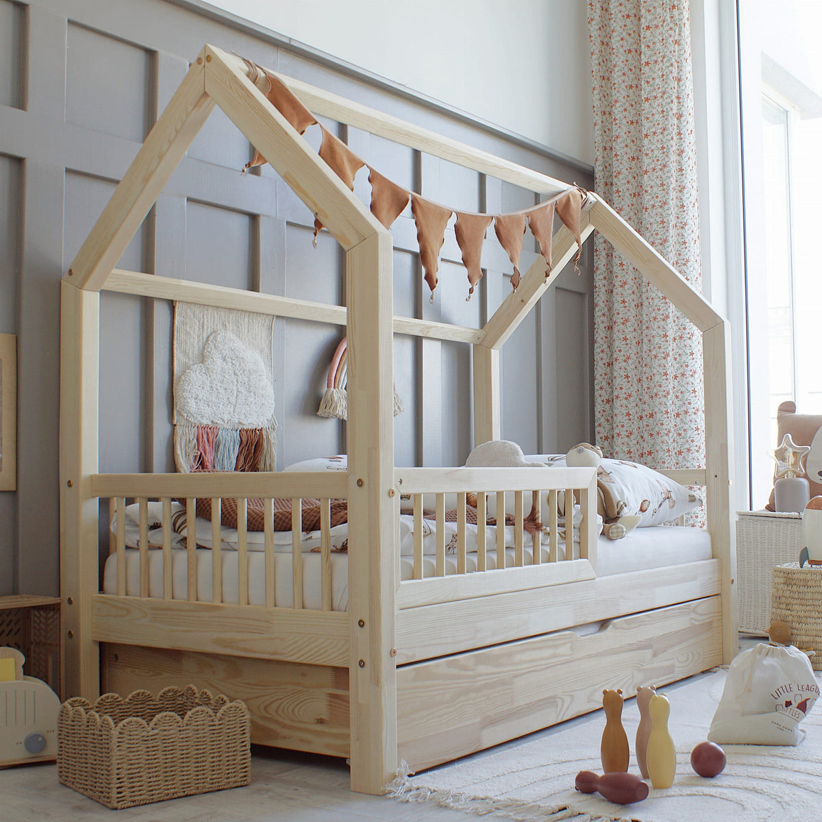 Pioli Plus Husseng med Skuffe i Limet Fyrretræ i Flere Farver fra Raw Kids i farven Natur – fra Unique Beds, Home & Living