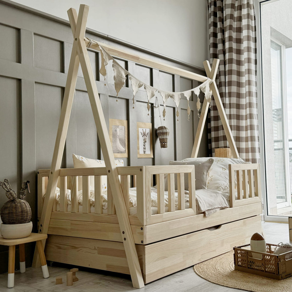 Tipiseng Duo Plus med Hegn, Midterindgang og Skuffe i Limet Fyrretræ i Flere Farver fra Raw Kids i farven Natur – fra Unique Beds, Home & Living