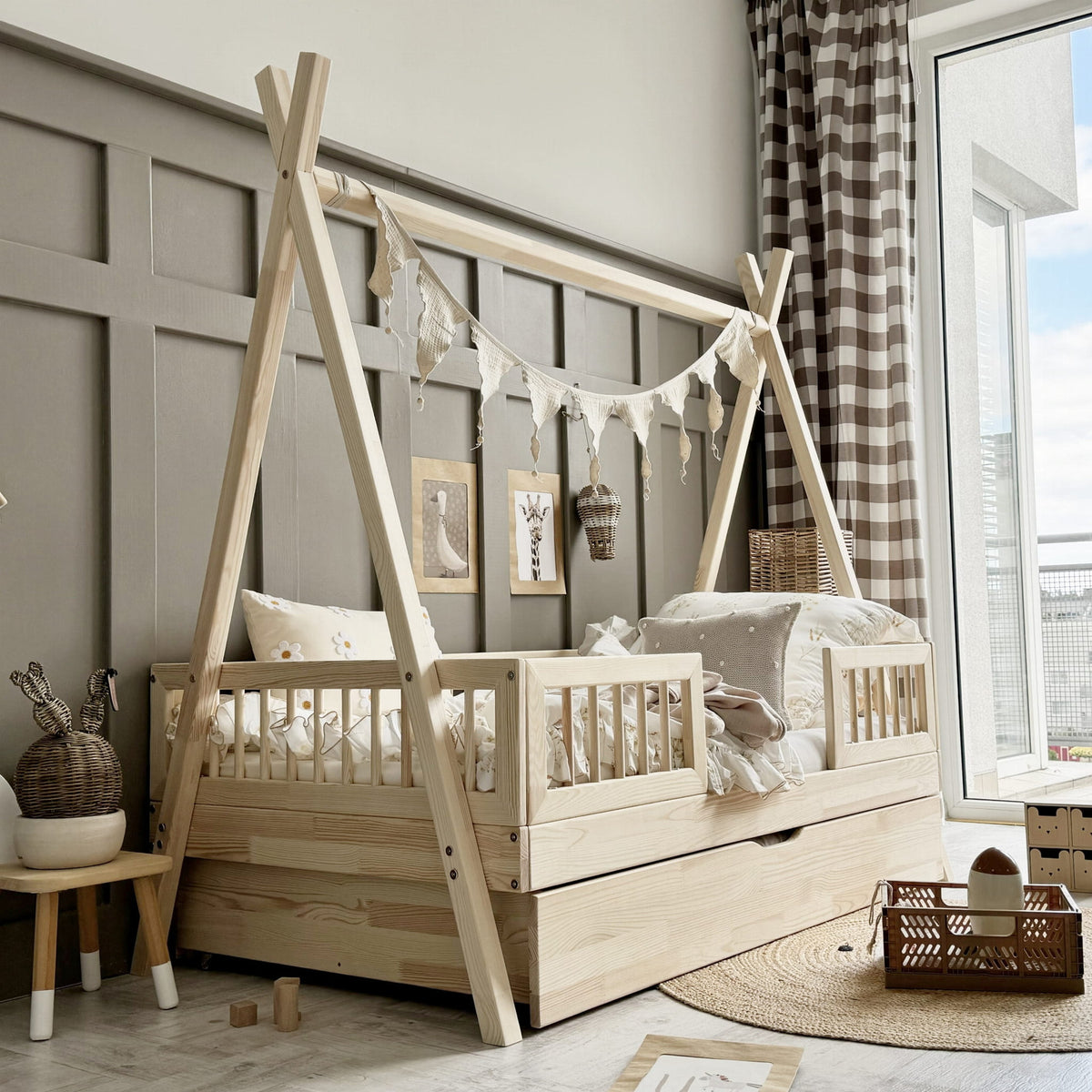 Tipiseng Duo Plus med Rund Sengehest, Midterindgang og Skuffe i Fyrretræ i Flere Farver fra Raw Kids i farven Natur – fra Unique Beds, Home & Living