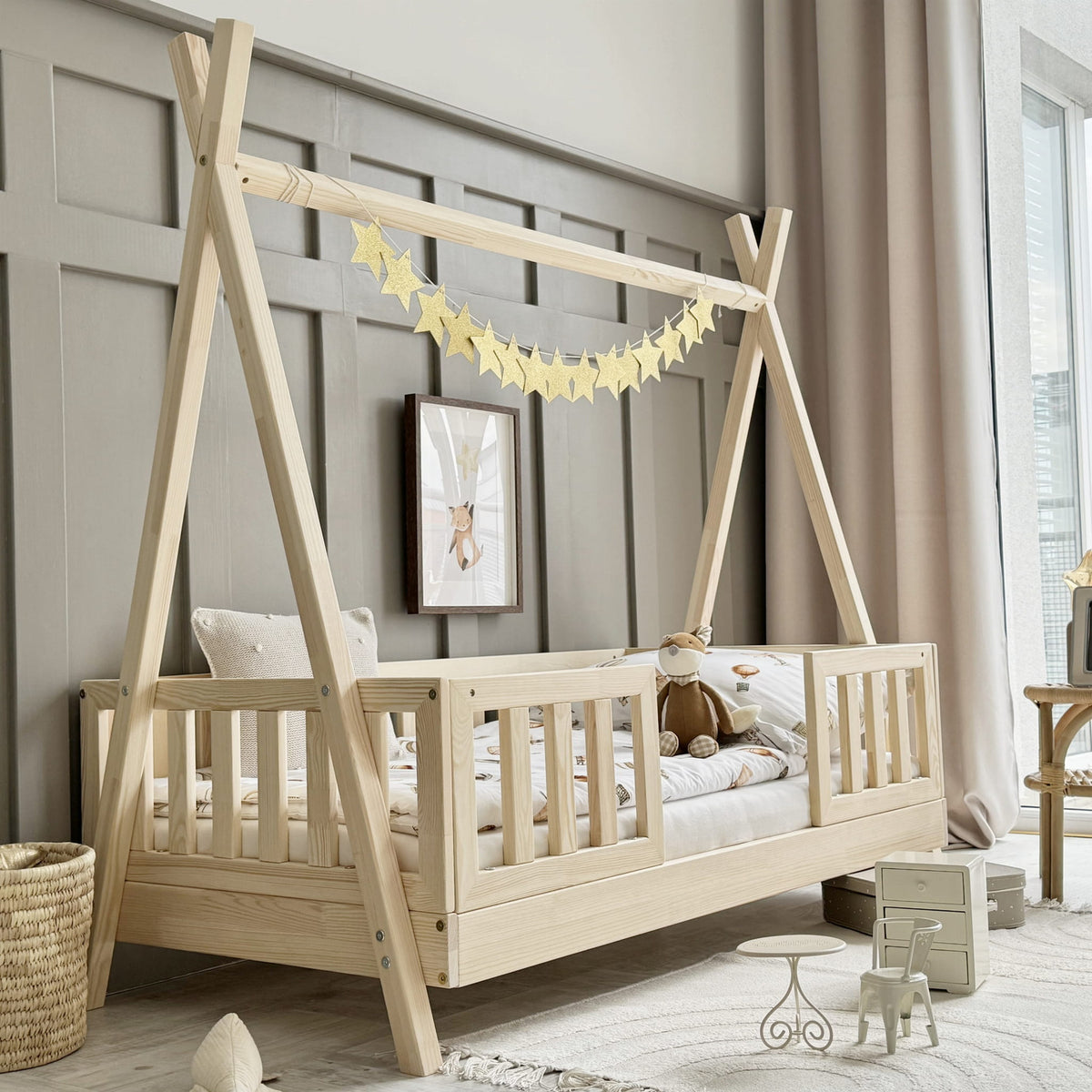 Tipiseng Duo med Hegn og Midterindgang i Limet Fyrretræ i Flere Farver fra Raw Kids i farven Natur – fra Unique Beds, Home & Living