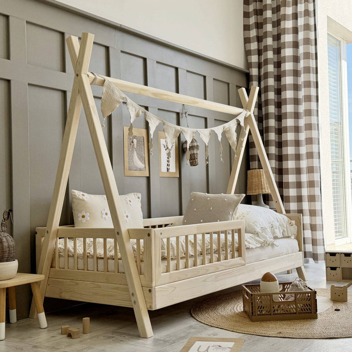Tipiseng med Rund Sengehest i Limet Fyrretræ i Flere Farver fra Raw Kids i farven Natur – fra Unique Beds, Home & Living
