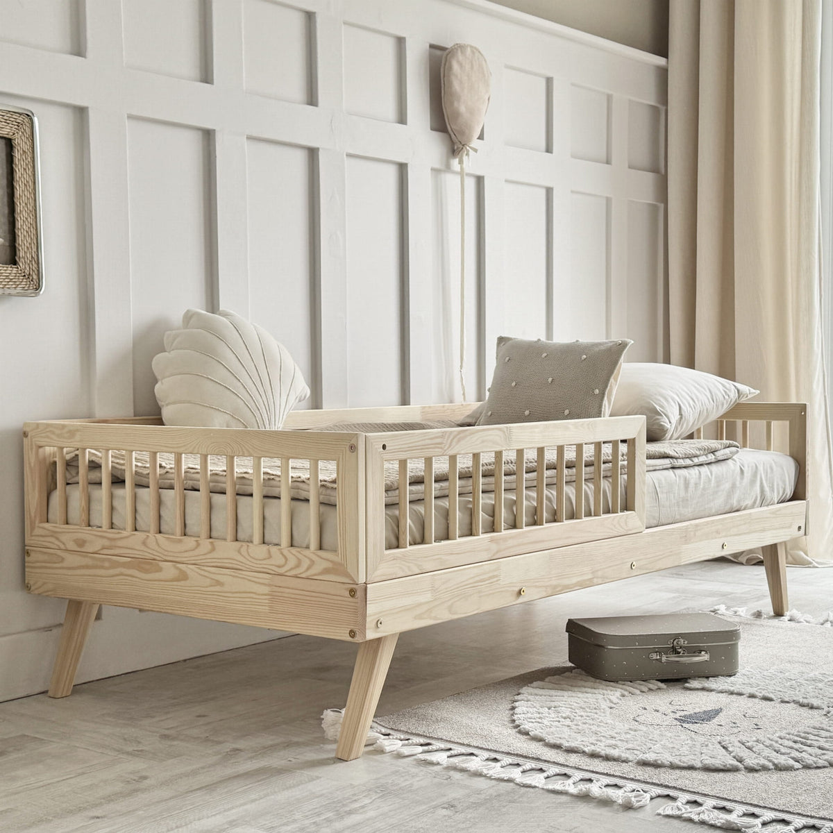 Verto Rungs Børneseng i Limet Fyrretræ i Flere Farver fra Raw Kids i farven Natur – fra Unique Beds, Home & Living