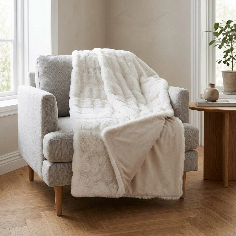 Galena Plaid i Hvid Imiteret Pels fra House Nordic | B130xL180xH1 cm