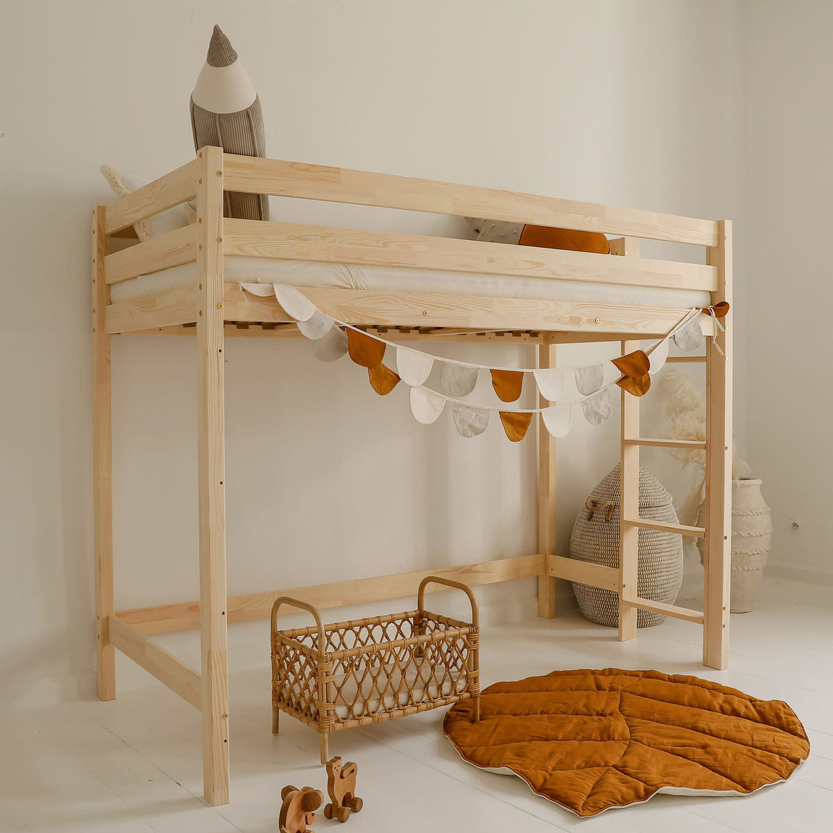 Højseng Basic Loft med Stige i Limet Fyrretræ fra Raw Kids, billede 1 fra Unique Beds, Home & Living