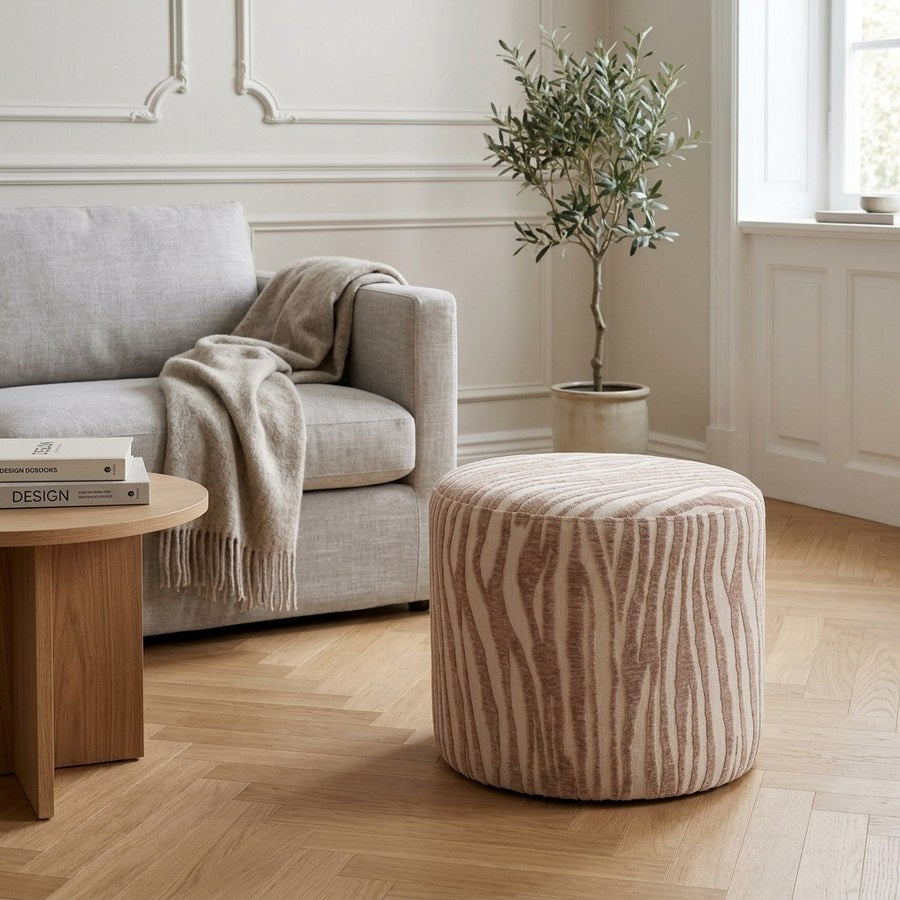 Hollis Puf i Sand Polyester fra Unique Furniture | Ø50xH41 cm