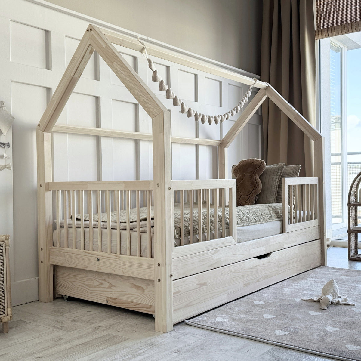 Husseng Flori Duo Plus med Midterindgang og Skuffe i Limet Fyrretræ fra Raw Kids, billede 1 fra Unique Beds, Home & Living