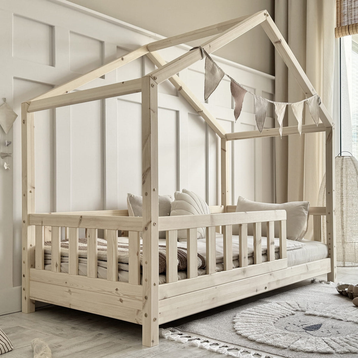 Husseng House Gabby i Massivt Fyrretræ fra Raw Kids, billede 1 fra Unique Beds, Home & Living