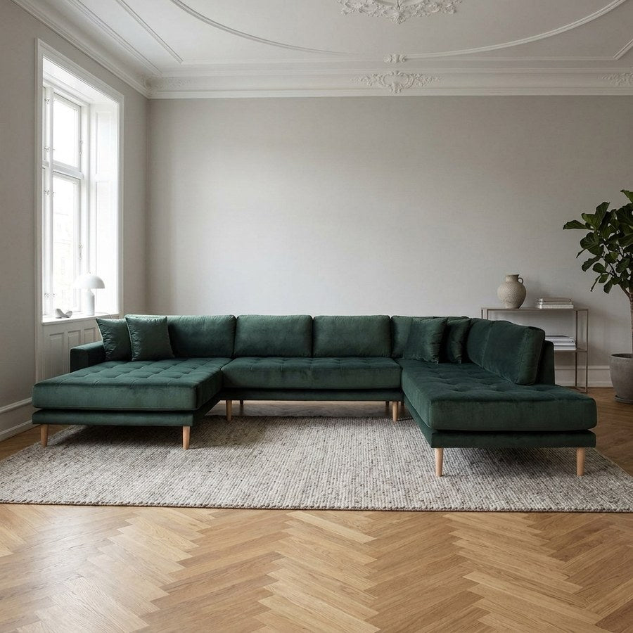 Lido U-Sofa Åben Ende Venstrevendt i Mørkegrøn Velour med 4 Puder & Ben i Natur Bøgetræ fra House Nordic | Flere Farver
