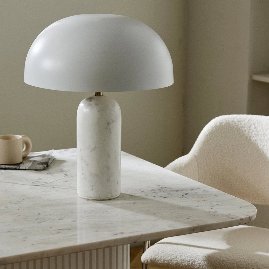 ATLAS Bordlampe med Fod i Hvid Marmor & Skærm i Metal fra Nordal | Ø40x49 cm | Hvid