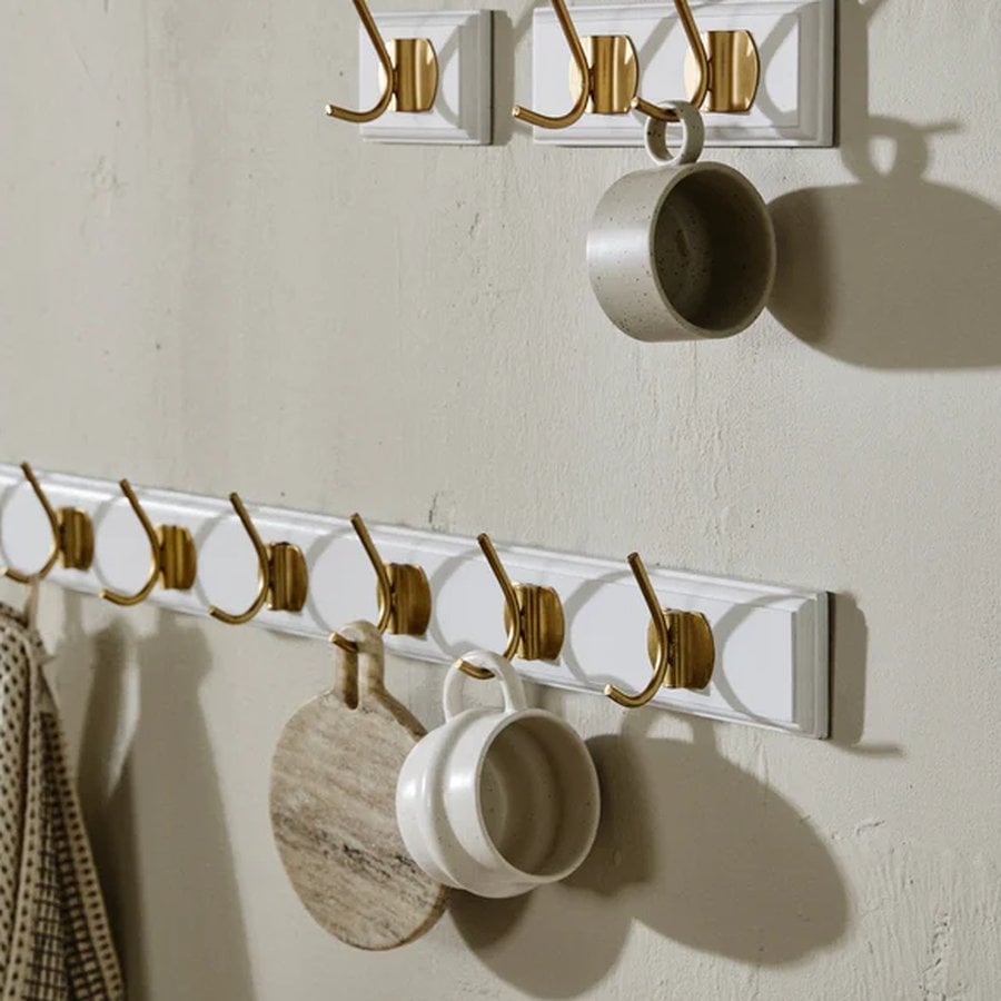 EDGY Knagerække i Hvid MDF med Messinglook Knager fra Nordal | 8 Knager | 90x7x6,5 cm