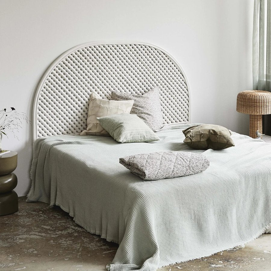 PHAI Sengegavl i Hvid Rattan fra Nordal | 180x145 cm