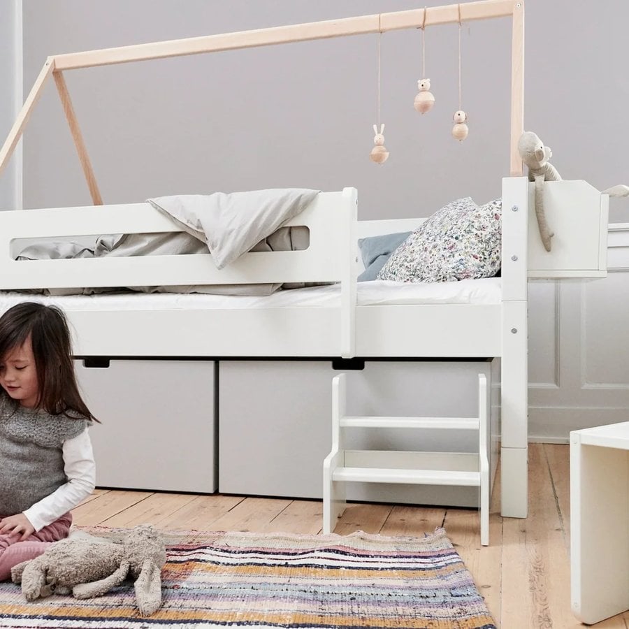 NANNA Børneseng i Malet Bøgetræ & MDF med 2-3 Høje Sengeskuffer fra Manis-h | Flere Størrelser & Farver – fra Unique Beds, Home & Living
