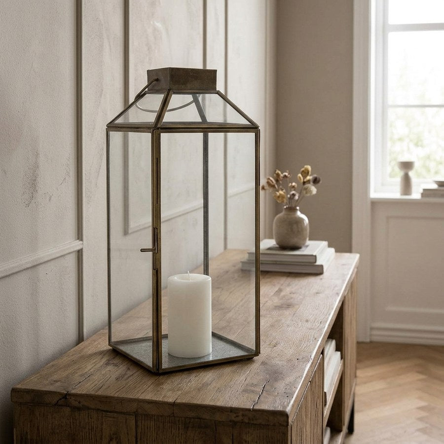 Mysore Lanterne i Antik Messing Look Metal & Glas fra House Nordic | B13,5xL13,5xH35 cm
