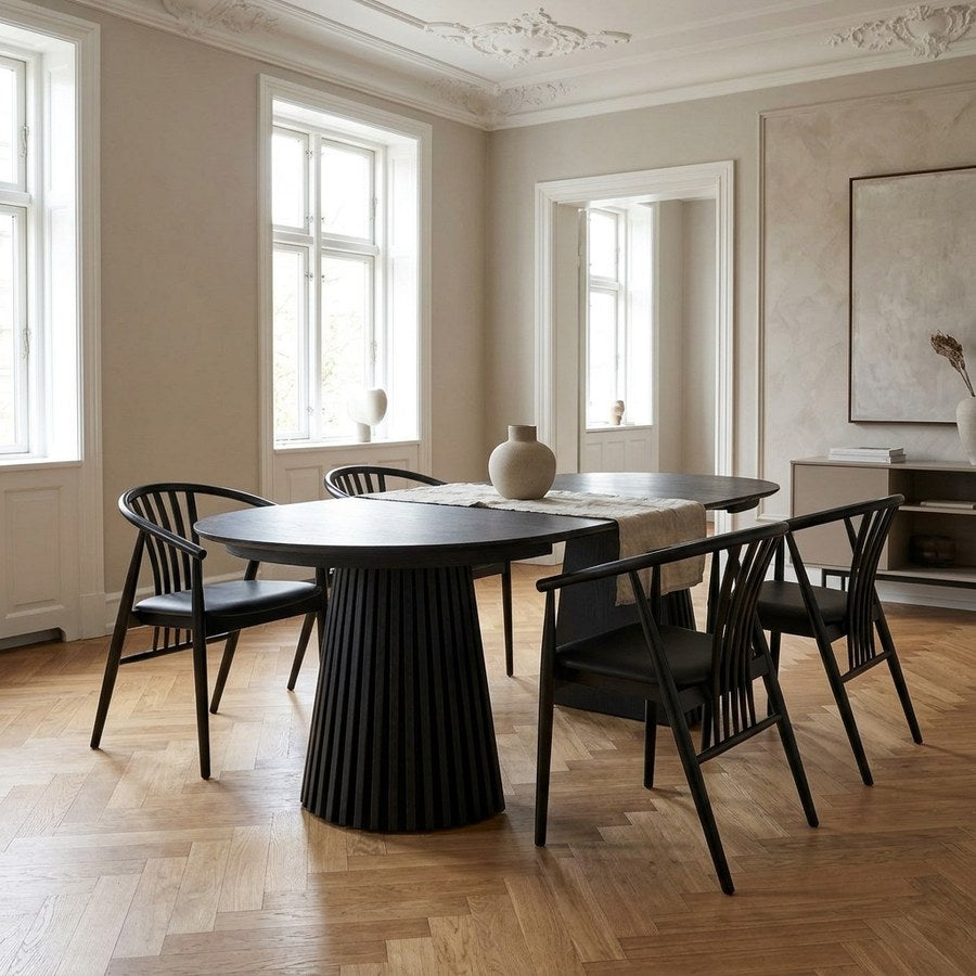 Osaka Spisebordssæt med Agustin Spisebordsstole i Sort Egetræ & PU fra House Nordic | 4 Stole & 1 Bord